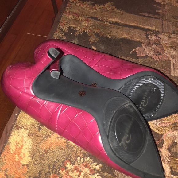 Red heels - Picture 2 of 2